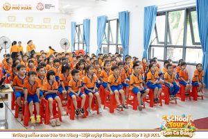 School Tour - Phu Xuan School (1)
